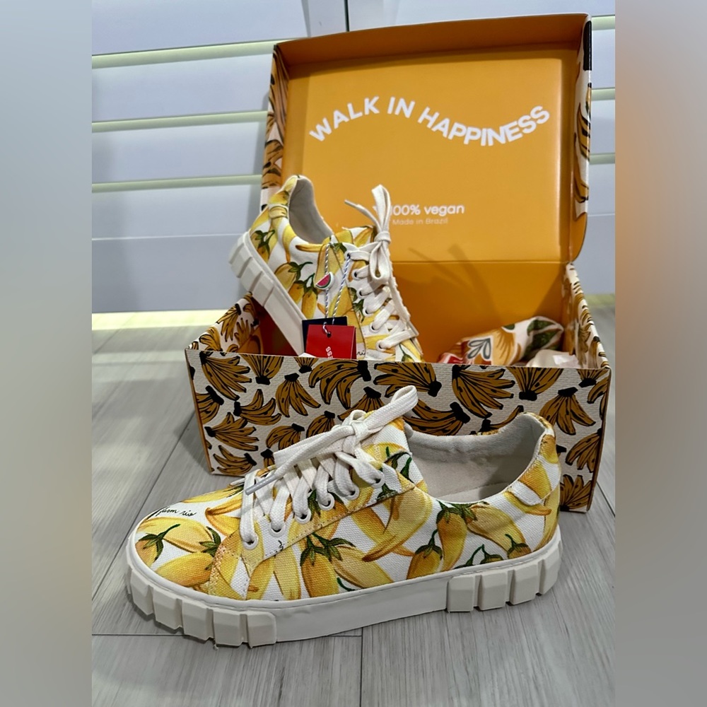 Farm Rio NIB off-white Platform Sneakers With Yellow Peppers Size 9